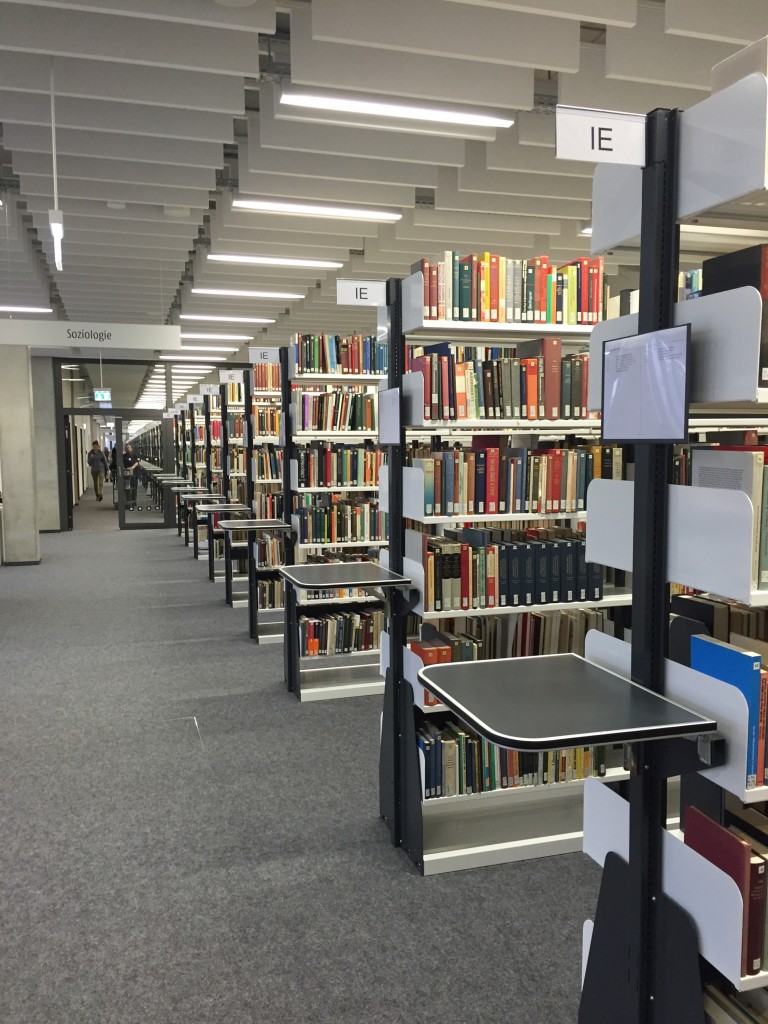 Fachbibliothek Soziologie im Gebäude X der Universität Bielefeld.