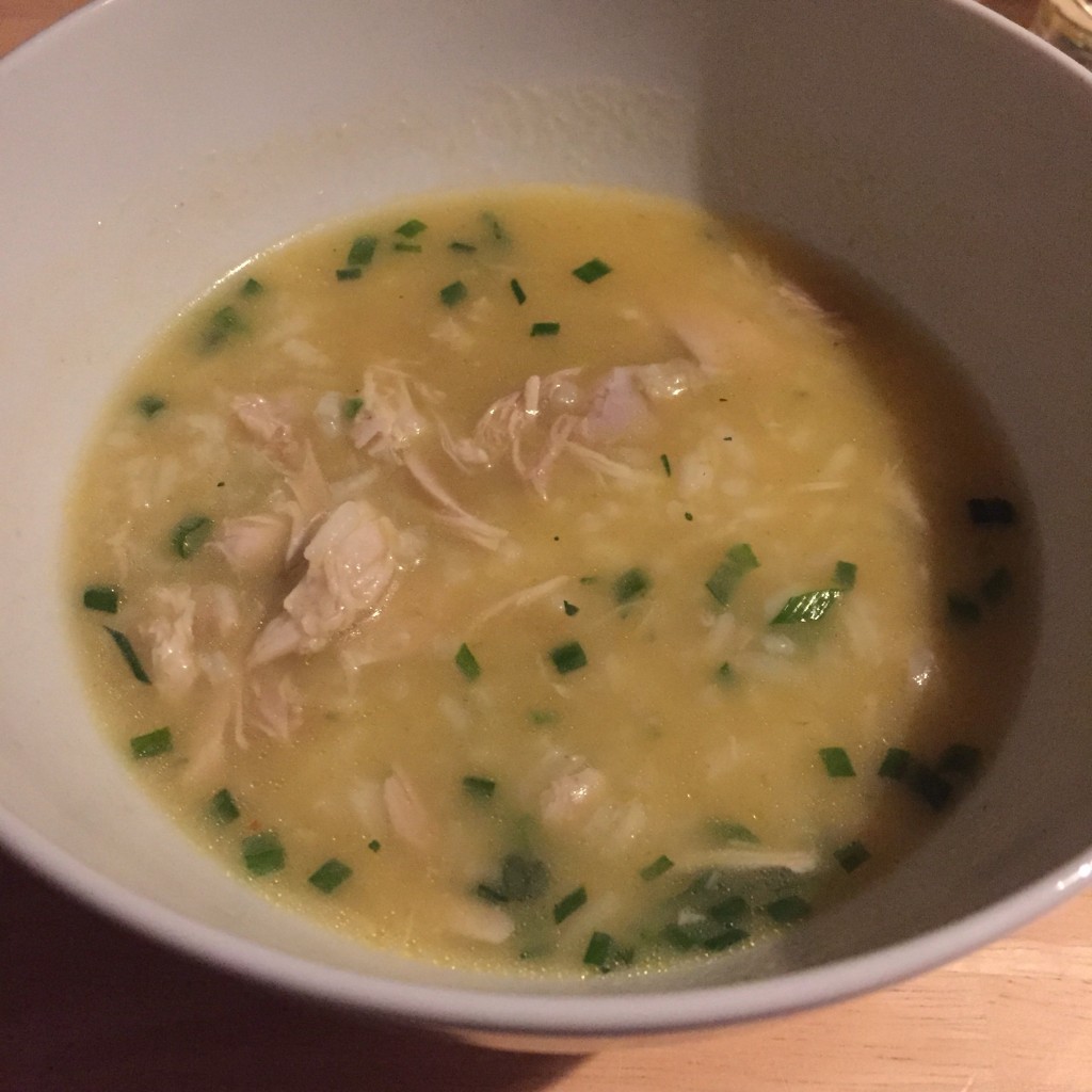 Hühner-Reis-Suppe - abschließend mit etwas frischem Schnittlauch abgeschmeckt.